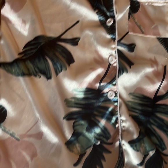 Cutest Pj medium tropical design short sleeve silky satin - Picture 4 of 10